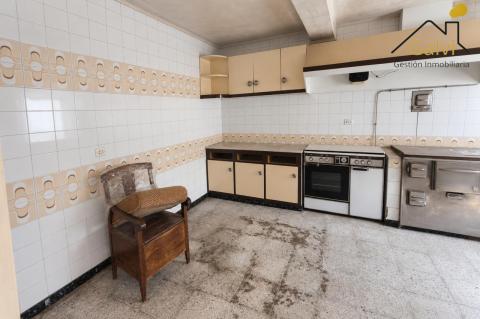 CASA PARA REFORMAR EN EL CENTRO DE ARES