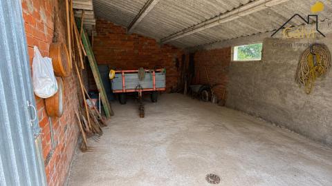 Casa con hórreo y amplia finca en Loiba