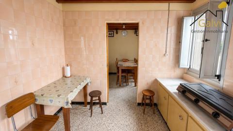Casa con hórreo y amplia finca en Loiba